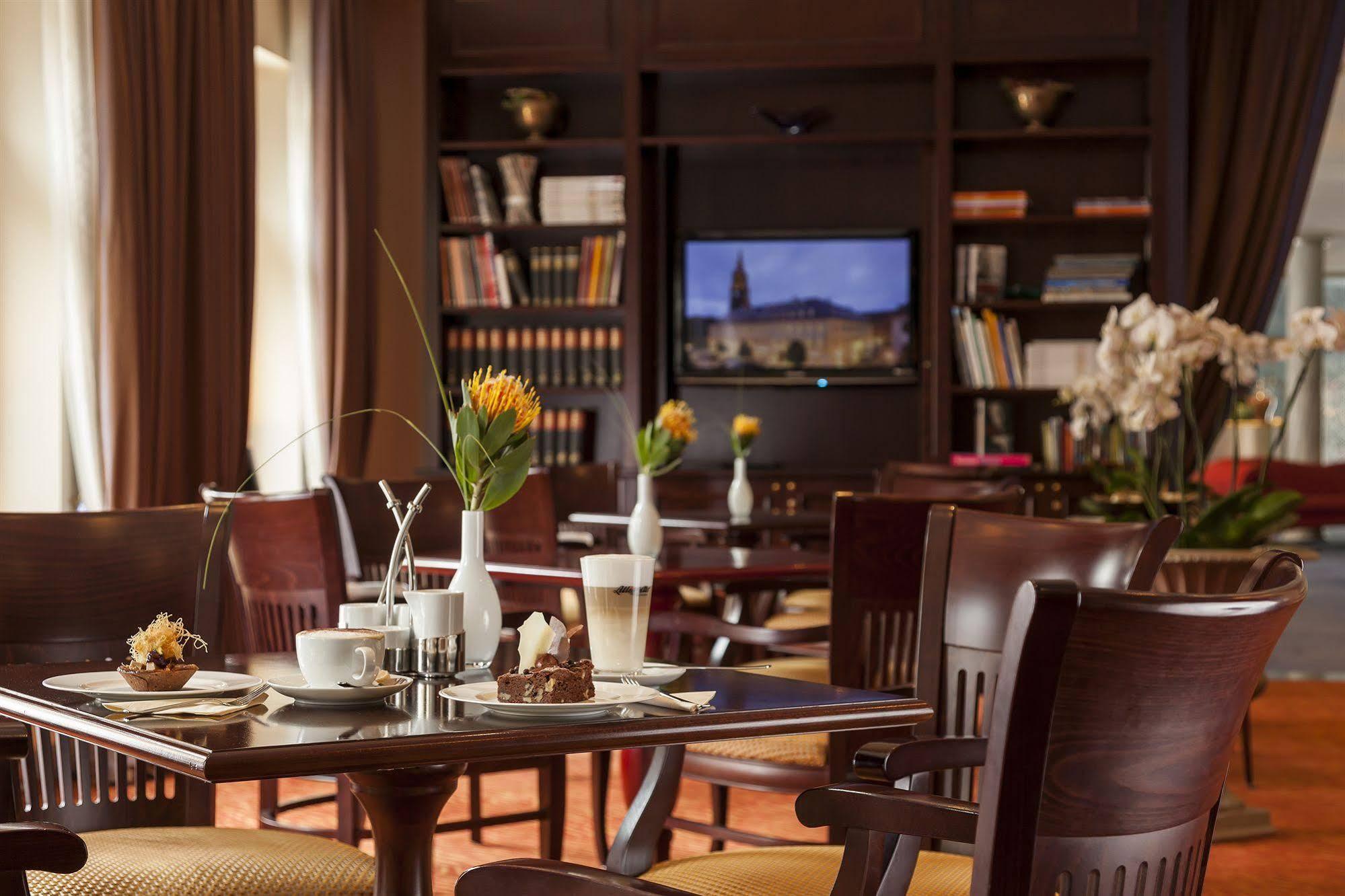 Relais & Chateaux Buelow Palais