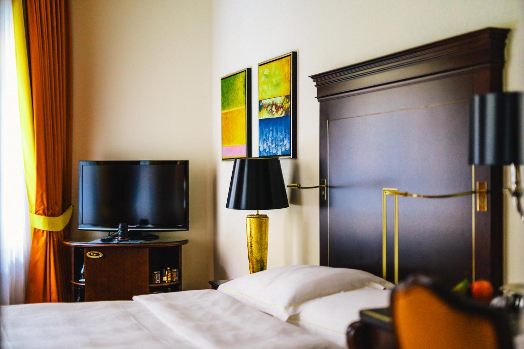 Relais & Chateaux Buelow Palais Hotel Dresden